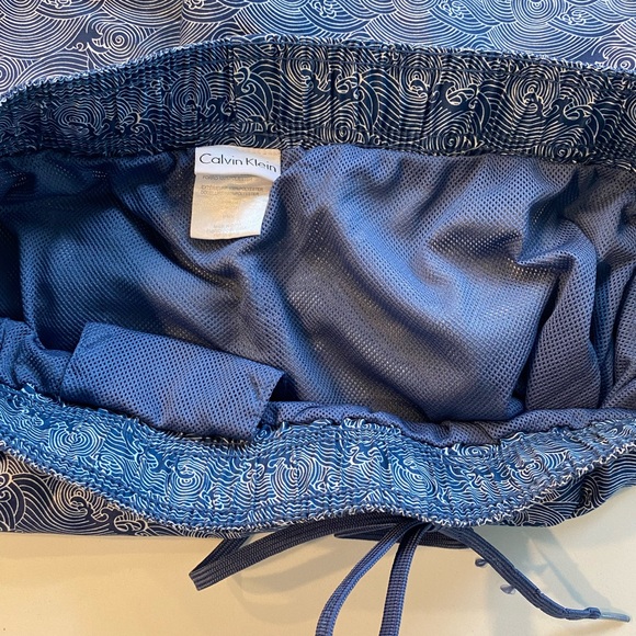 MENS Calvin Klein swim shorts - Picture 3 of 5